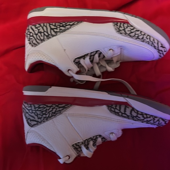 These are Air Jordan 3 Retro GS ‘cardinal  Red’ - Picture 4 of 4